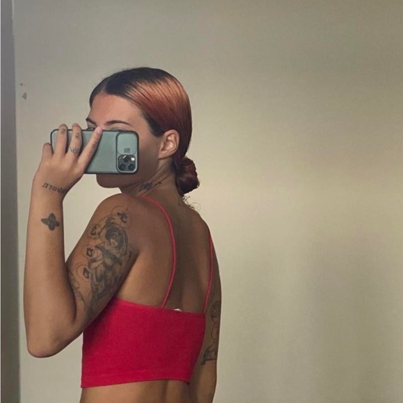 Red crop top - Picture 3 of 3